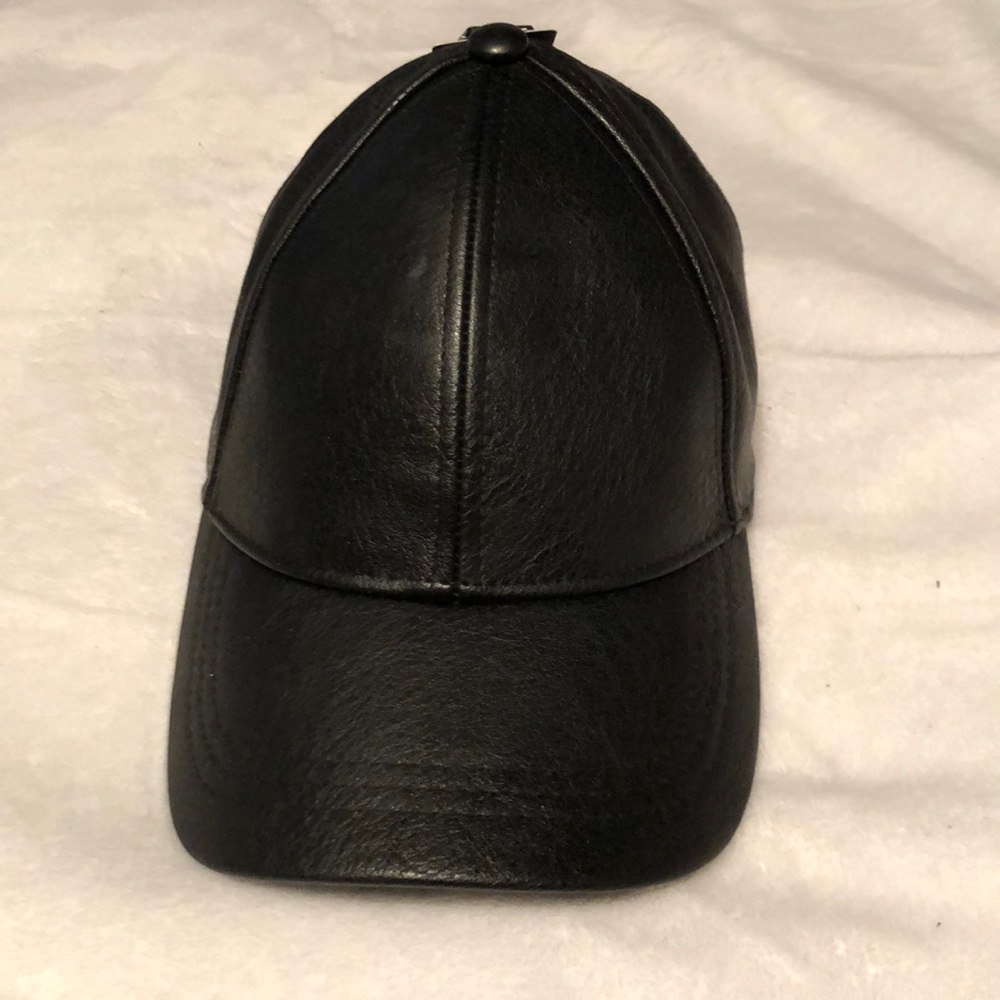 Black faux leather look 6 panel hat